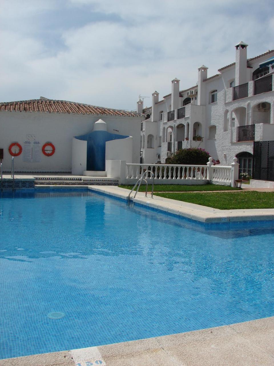 Verano Azul 12 Menyber Nerja Exterior photo